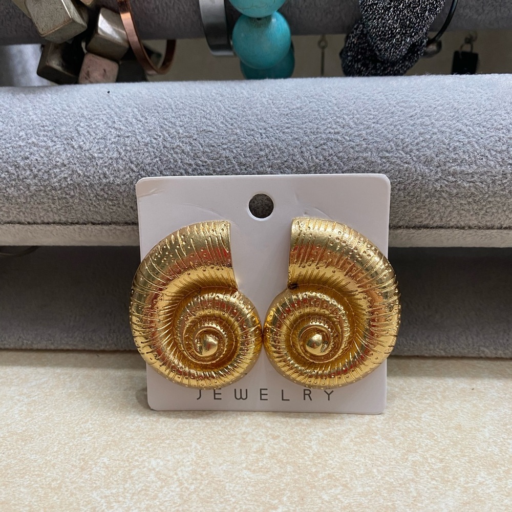 Gold seashell earrings